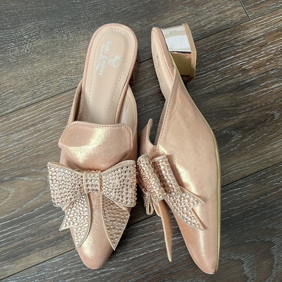 𝅺c-t Slide Slipper with a Matching Metallic Heel & Embellished Bow Size 41 - Picture 4 of 6
